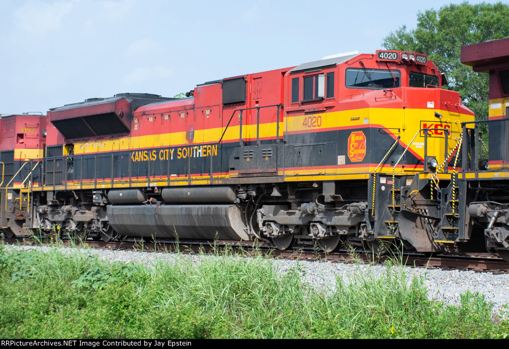 KCS 4020 is second out on a southbound manifest